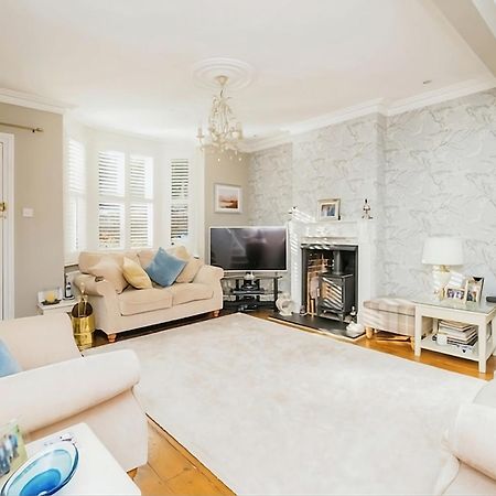3 Bedroom Cottage In Sunninghill, Ascot ภายนอก รูปภาพ