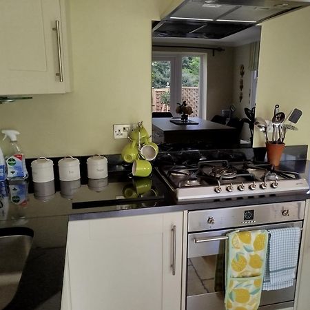 3 Bedroom Cottage In Sunninghill, Ascot ภายนอก รูปภาพ